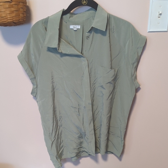 Rails Green Button Down Shirt with Notched Collar and Cuffed Sleeves - Picture 1 of 5